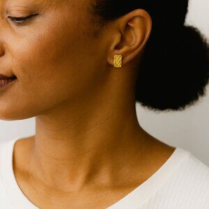 Elegant Gold-Toned Hammered Clip-On Earrings – Timeless Style for All Occasions